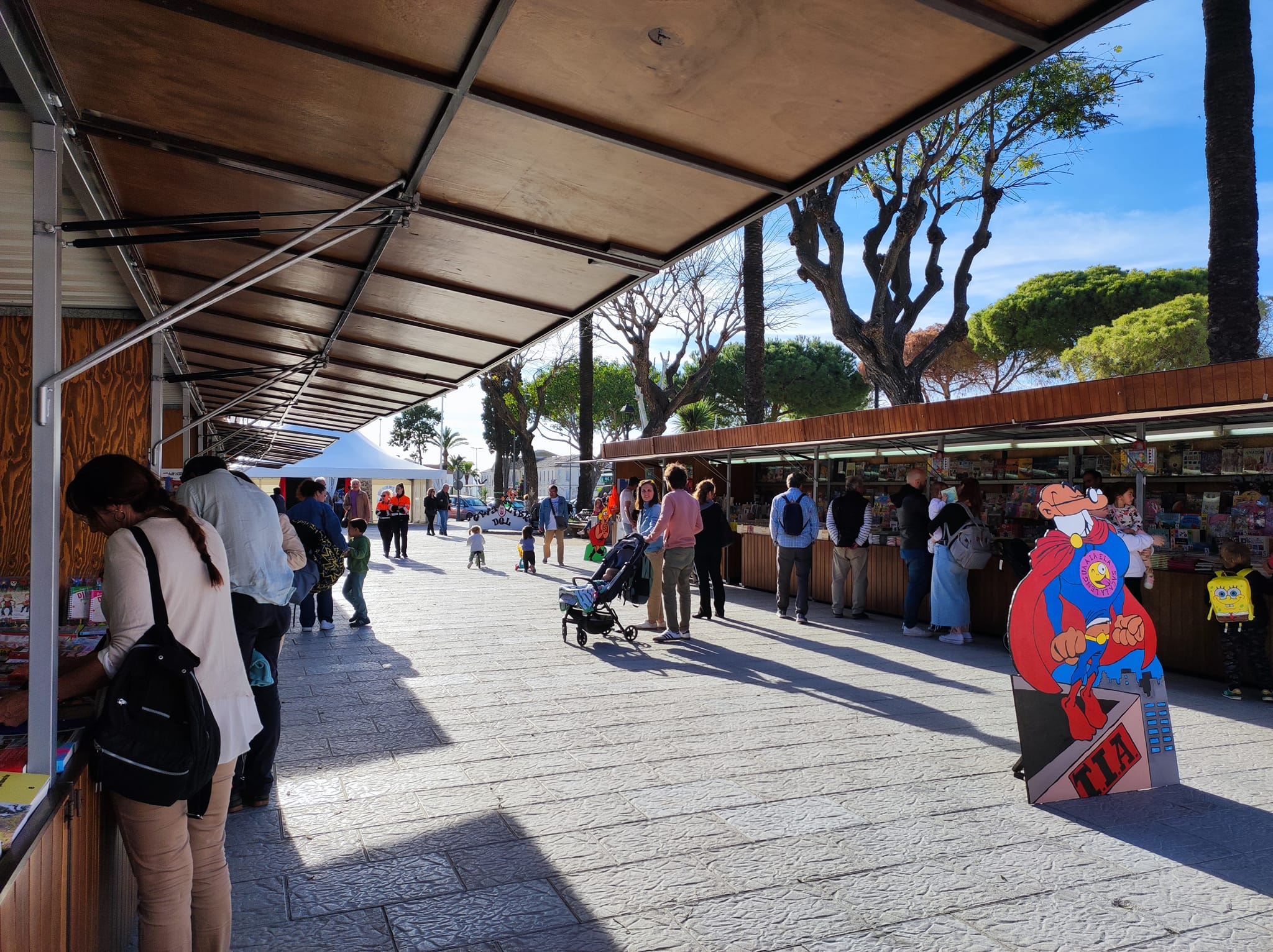 Arranca la V Feria del Libro de San Roque con un taller para aprender a dibujar a los personajes de Ibáñez