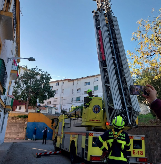 La cubierta de dos viviendas de La Piñera se derrumba durante la madrugada.