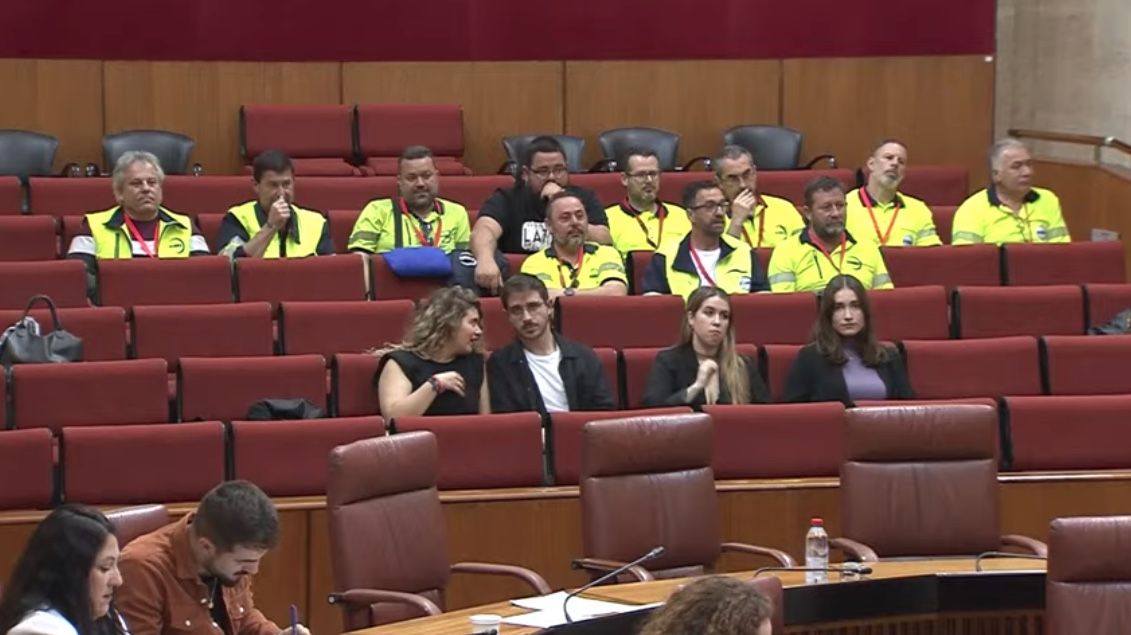 Representantes del comité de huelga de Acerinox, en el Parlamento Andaluz.