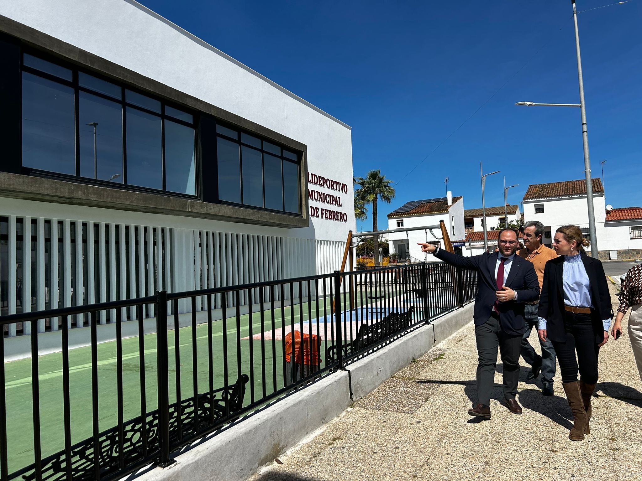 Adrián Vaca y Almudena Martínez, durante la visita de este jueves a Castellar. 