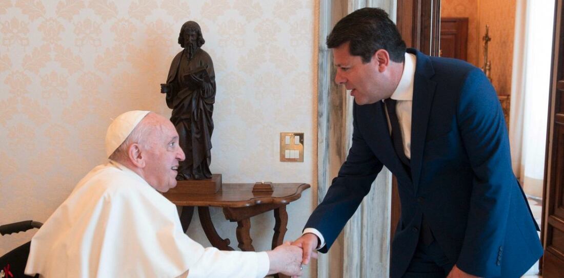 El Papa Francisco, junto a Fabián Picardo.
