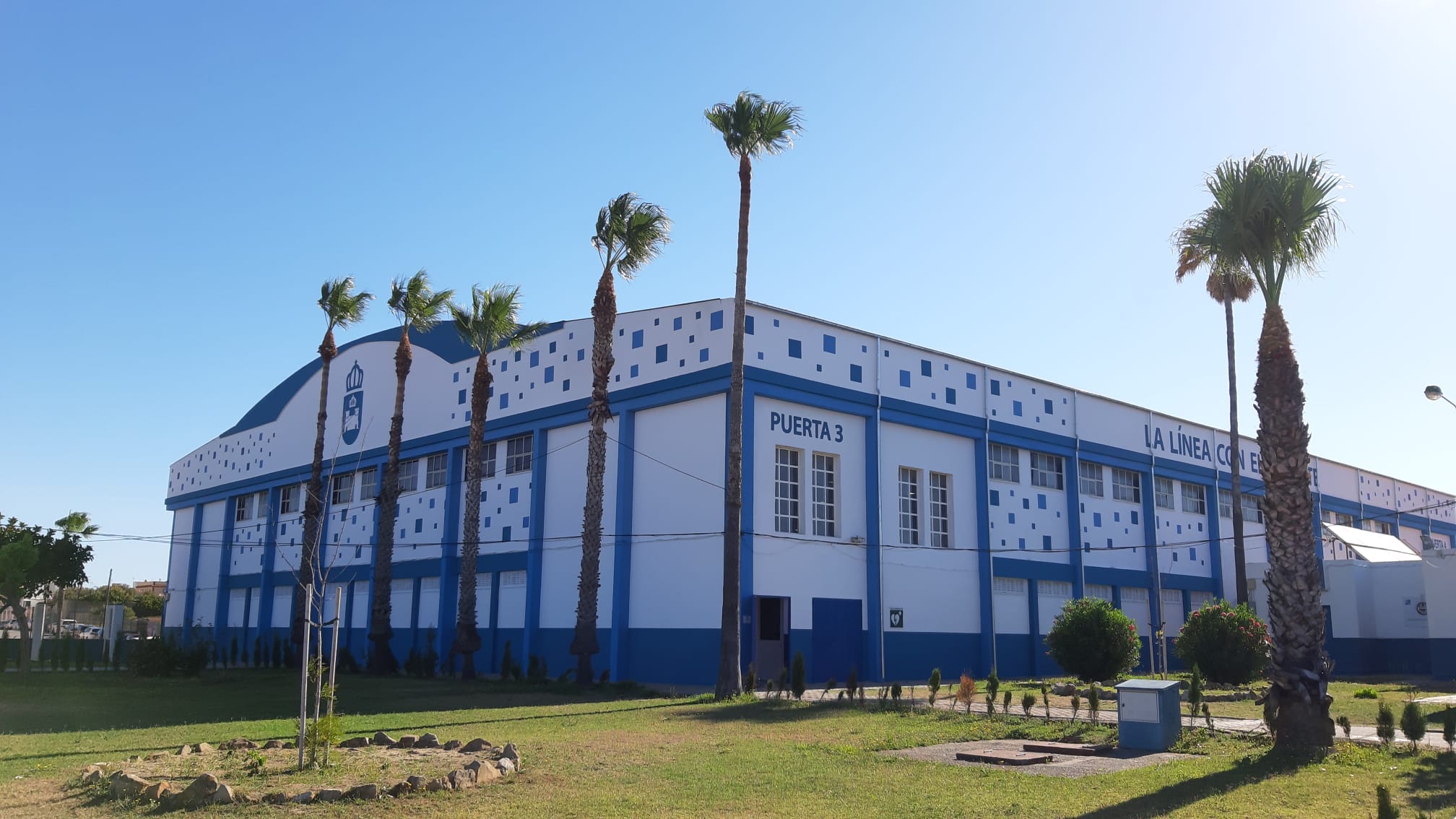 Unas 270 personas concurren a las pruebas físicas para cubrir 17 plazas de policías locales. En esta imagen, pabellón polideportivo. 