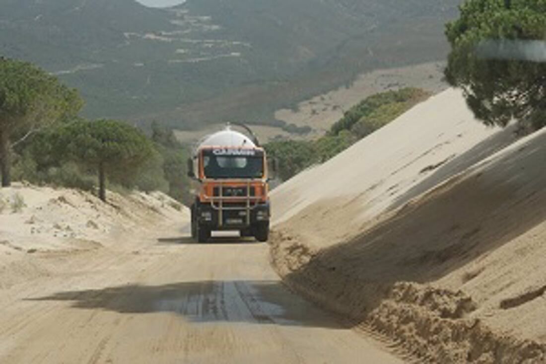 Cádiz.- La Junta adjudica la retirada de arena en la carretera A-2325 procedente de la duna de Valdevaqueros en Tarifa