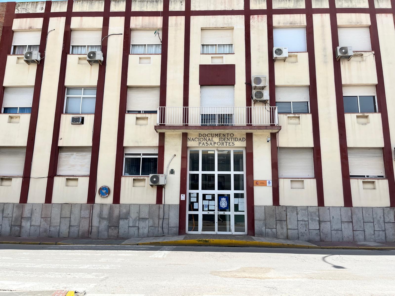 Foto de la Comisaría de Policía en La Línea, F.M.