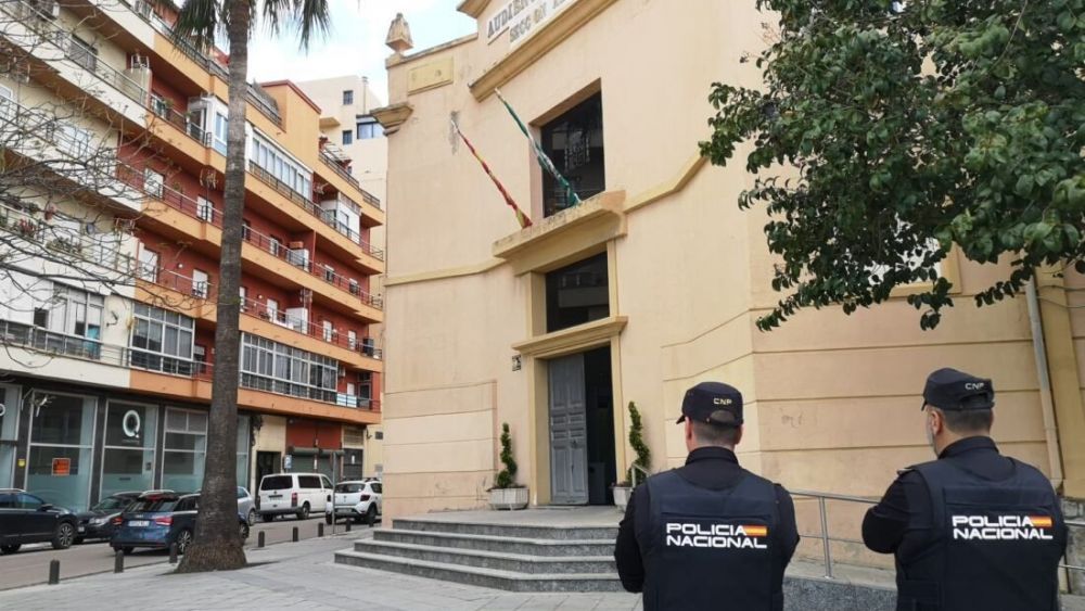 Condenado a ocho años de cárcel el estadounidense que mató a su esposa en La Línea en 2021. En esta imagen, sección de la Audiencia Provincial en Algeciras. 