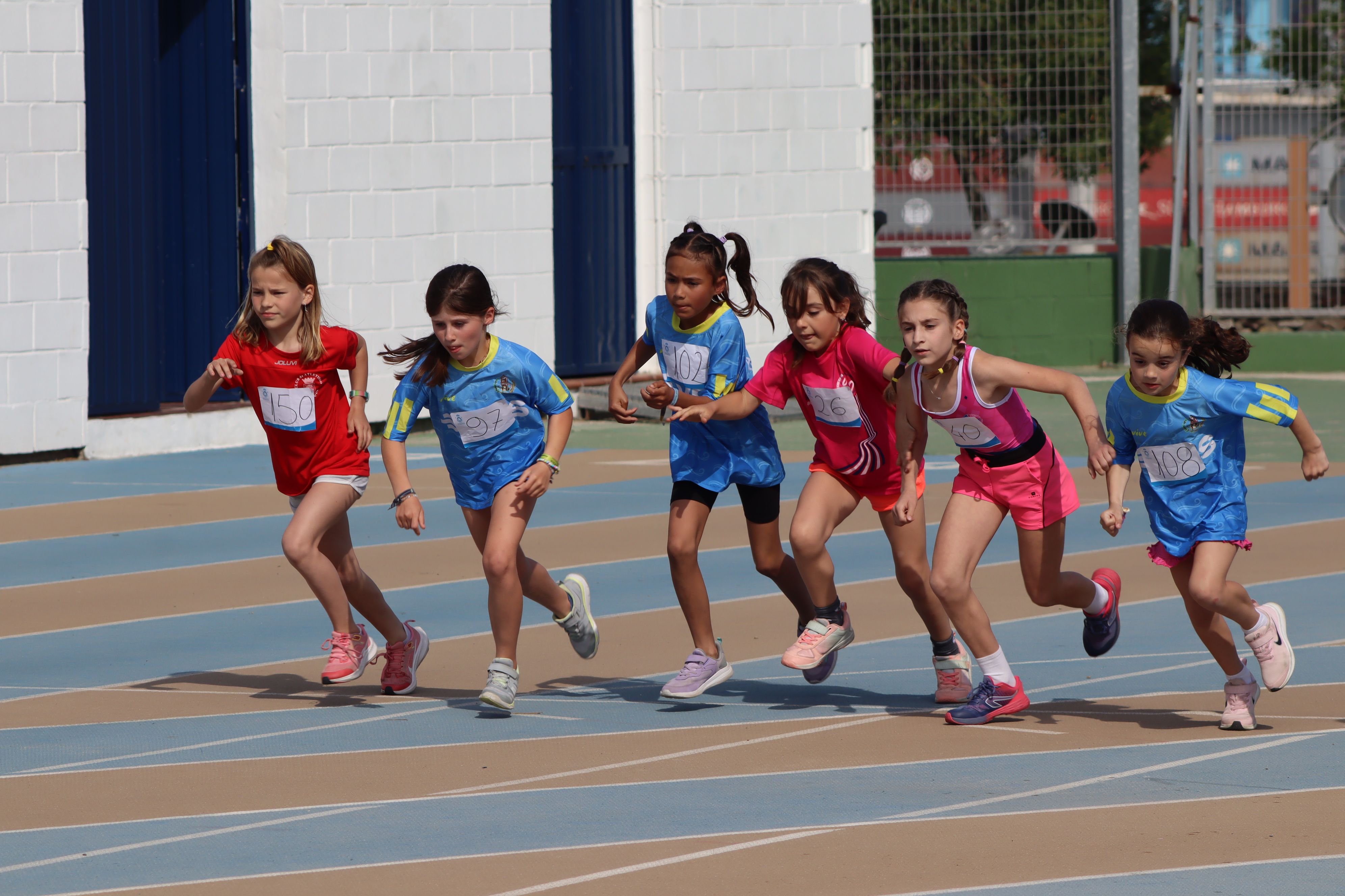 Más de doscientos escolares toman parte en la final de los Juegos Municipales de atletismo