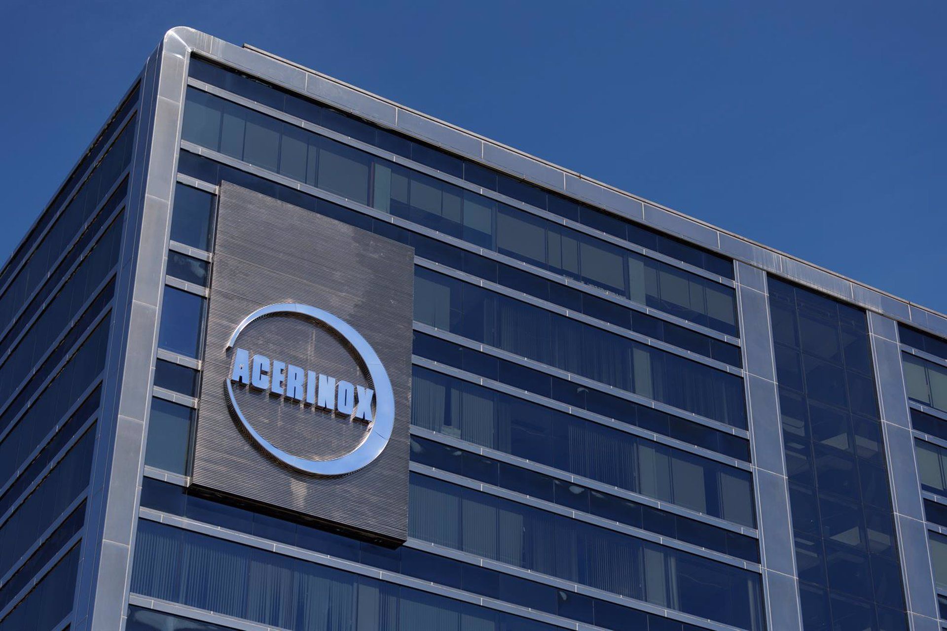 Acerinox llama al comité de empresa a una reunión el lunes en Madrid