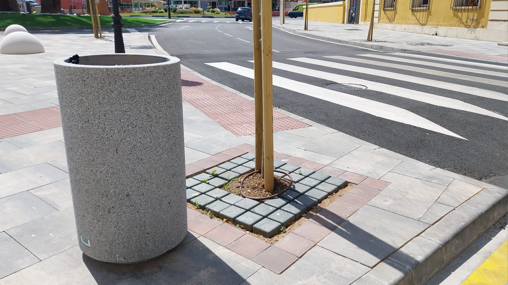 La Línea invierte 1,1 millones de euros en nuevo mobiliario urbano en 2024. La Línea invierte más de un millón de euros en 2024 para la dotación de nuevo mobiliario urbano