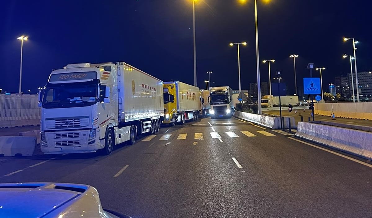 Coordinadora denuncia el "colapso" del Puerto de Algeciras por el tránsito de camiones. 