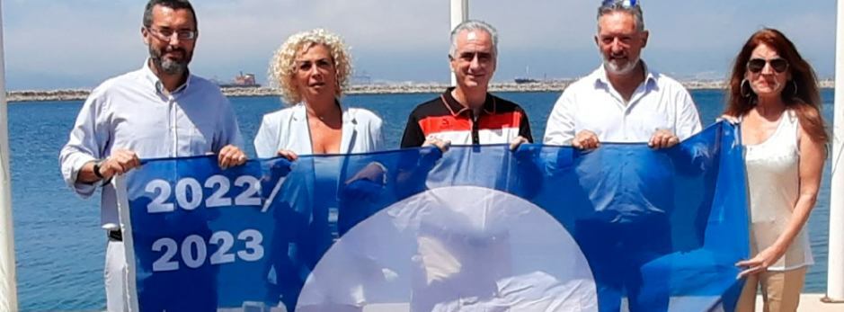 Izado de la Bandera Azul en Alcaidesa Marina (Foto: Ayuntamiento de La Línea).