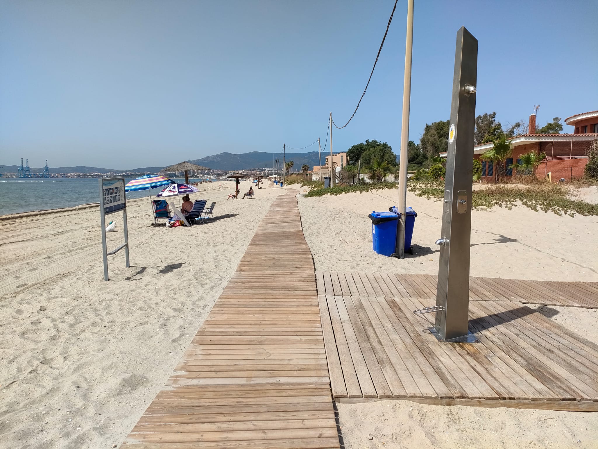 La playa de Palmones no tendrá duchas ni lavapiés este verano debido a la sequía.