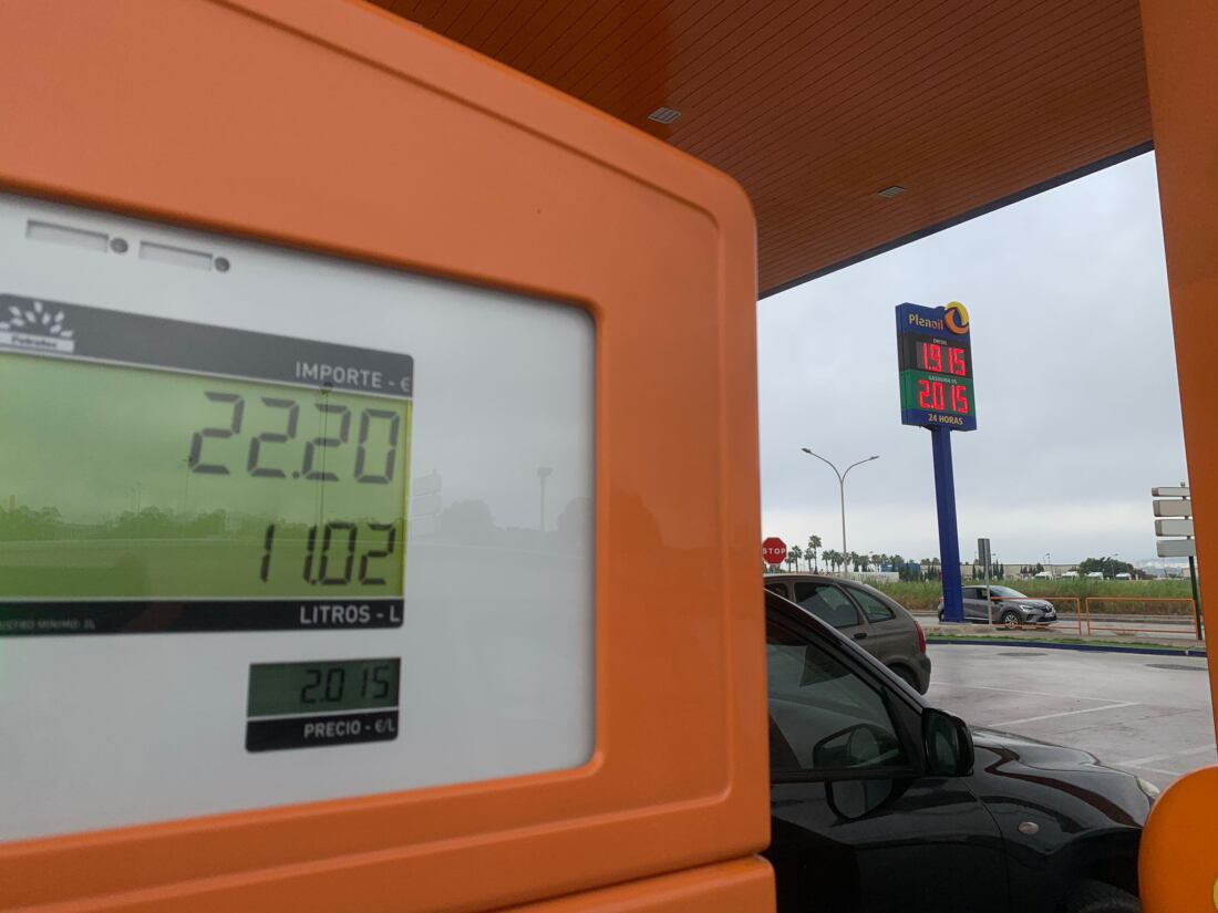 Gasolinera en Palmones el pasado viernes. Foto: F.M.