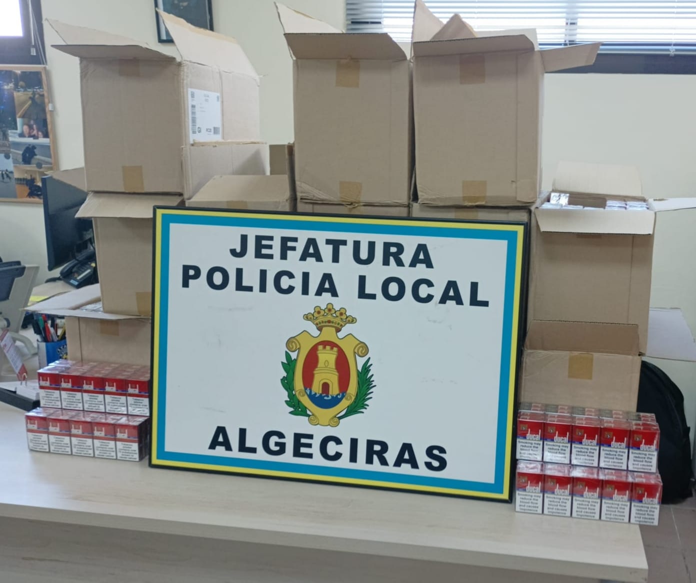 La Policía Local de Algeciras incauta 3.250 cajetillas de tabaco de contrabando en un vehículo que no tenía ITV
