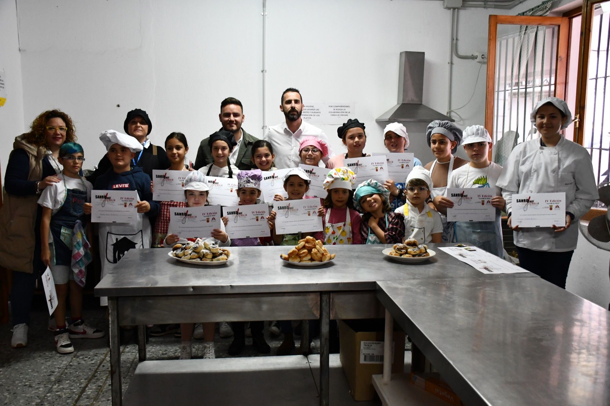 'Sanrochef Junior' gradúa a 20 nuevos pequeños cocineros en el casco.