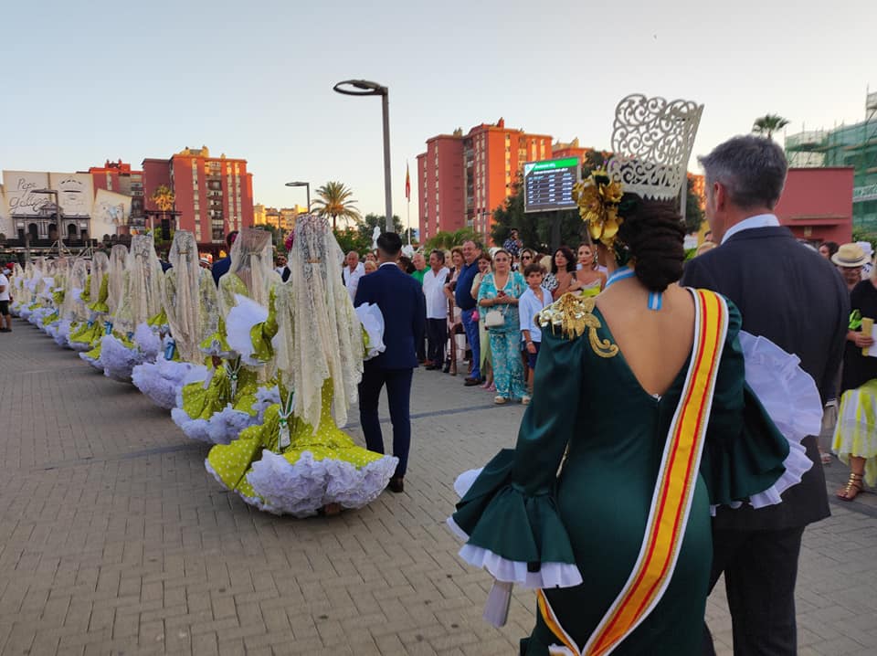 ¿Pensando en presentarte a reina de la Feria de La Línea? Estas son las fechas y plazos previstos. Foto: Acto de coronación Feria 2023. S.D. / 8Directo.