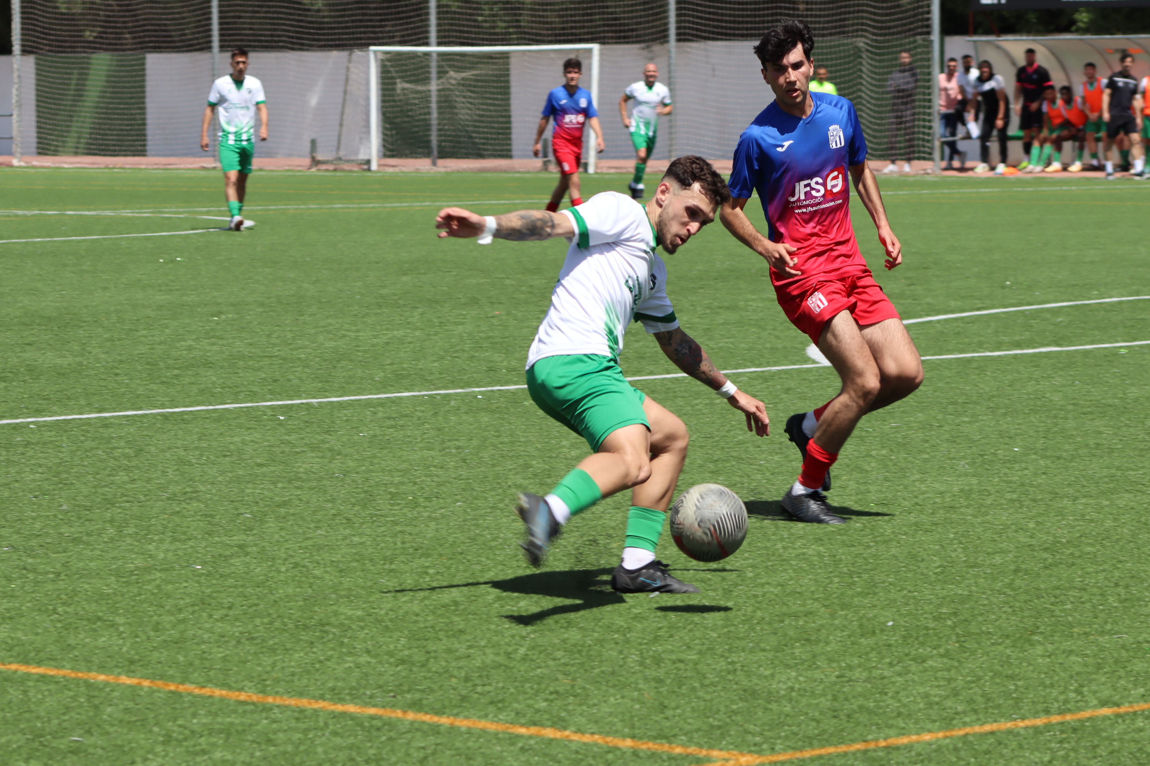 Fiesta en Taraguilla: los sanroqueños 'regalan' el ascenso a la Balona B... y éstos, el liderato (4-1)/Foto: AXEL S.C.