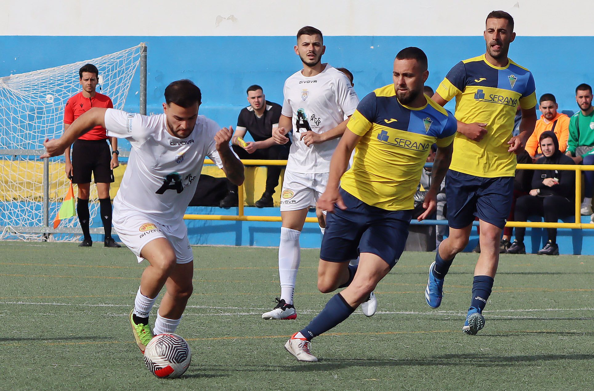 El CD San Bernardo vence al Arcos CF (1-0) y sueña seriamente con la permanencia/Foto: AXEL S.C.