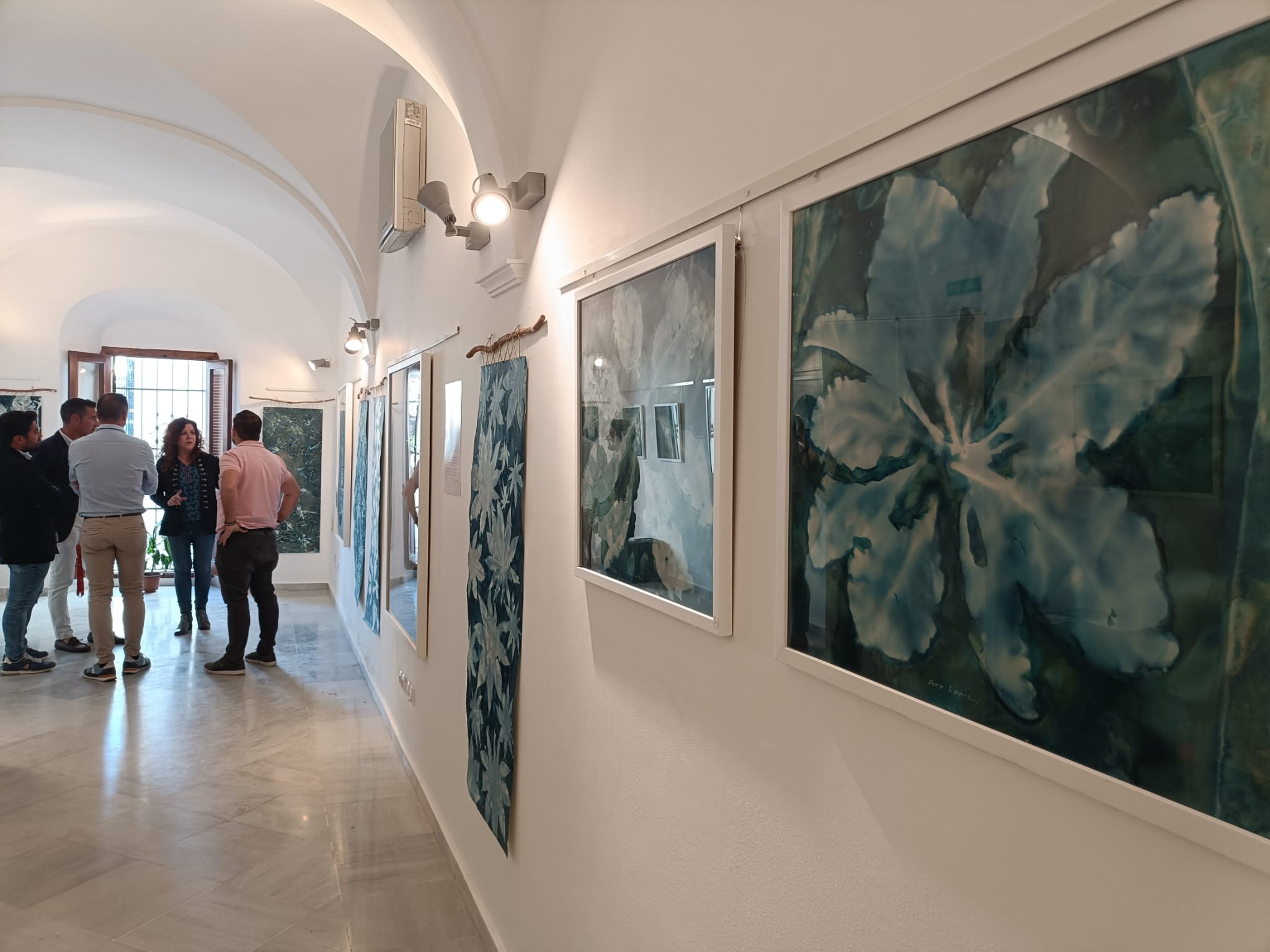 La Casa Urrutia acoge la muestra de pintura ‘Naturaleza en azul’ de Enma Lápiz