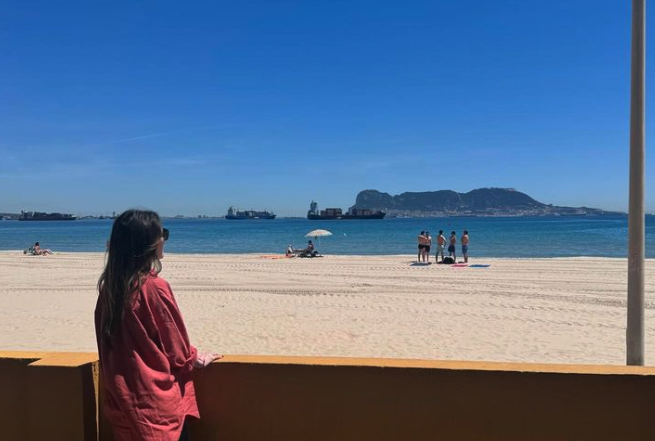 Malú, en la playa del Rinconcillo. Imagen de su cuenta de Instagram. Malú se refugia en la playa del Rinconcillo antes de su concierto en La Línea