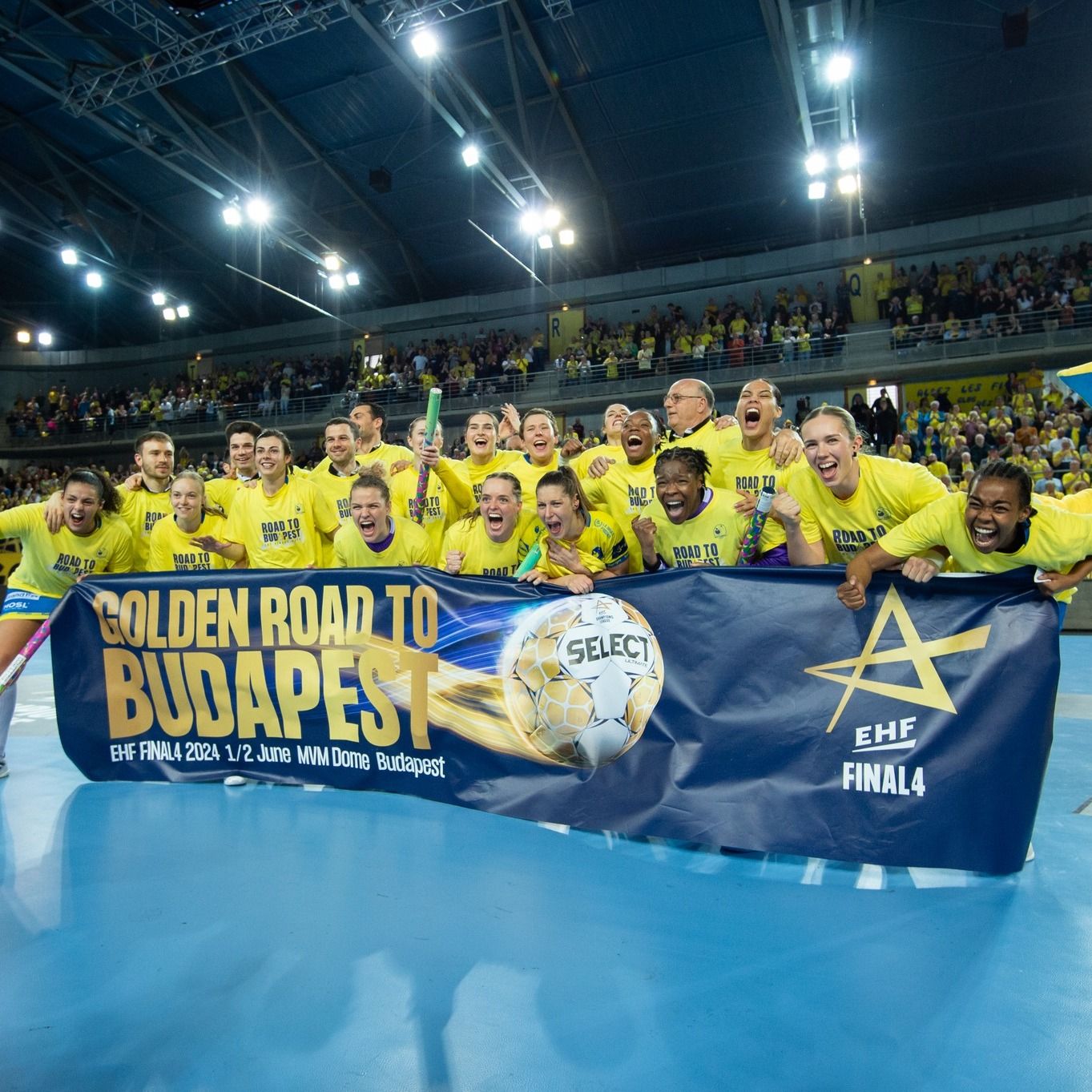 Las jugadoras del Metz Hanball celebran el pase a la final four de Budapest, en Hungría, ante el CSM București de Jennifer Gutiérrez