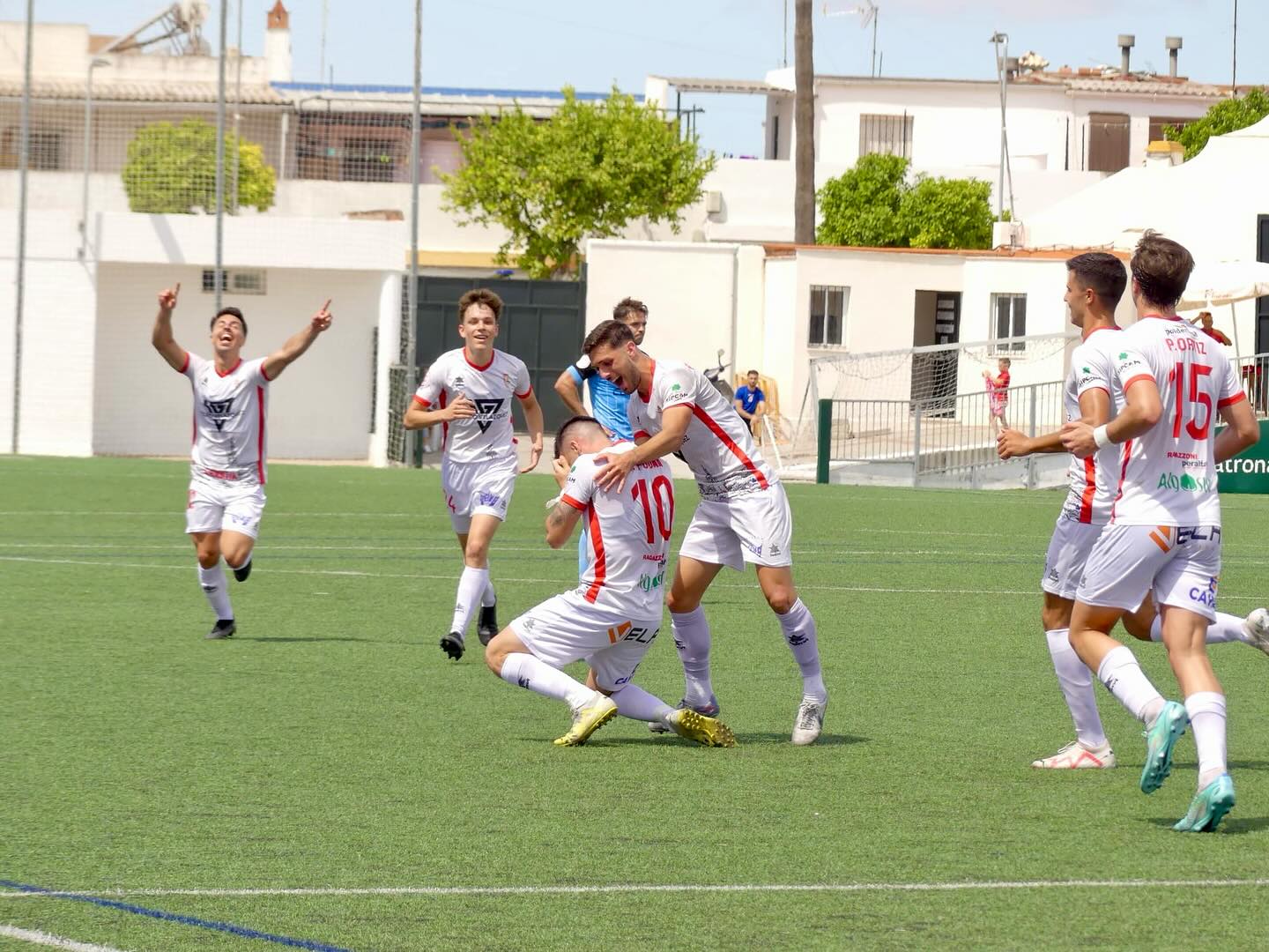 El delantero ex balono Javi Forján celebra con sentimiento y lágrimas su gol a la RB Linense/Foto: @Club Atlético Antoniano