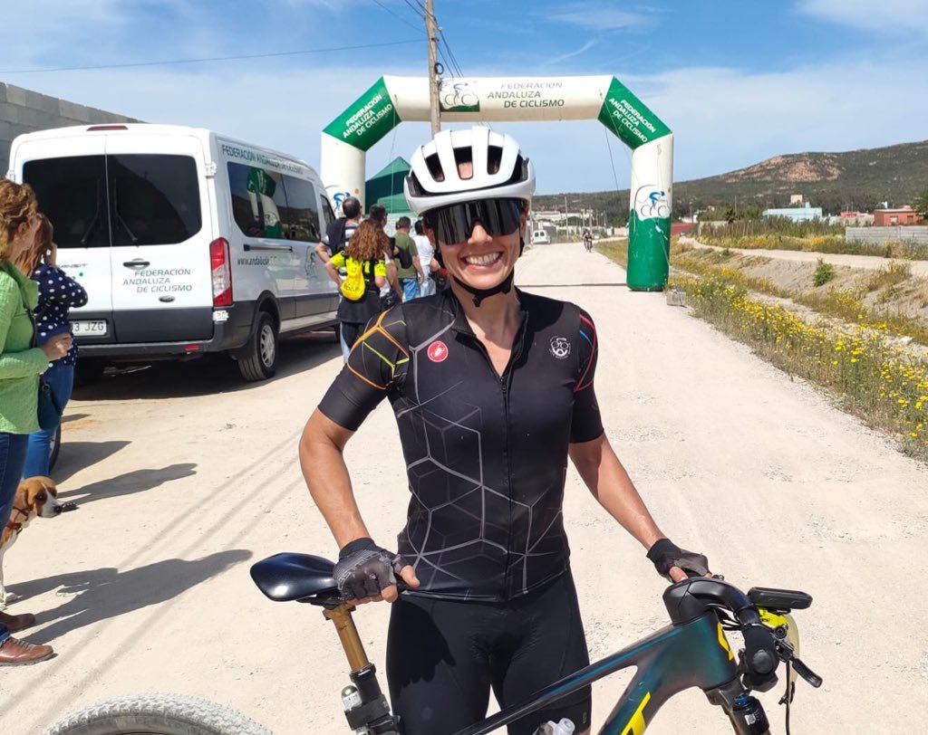 Rosario Pruaño Acuña, de UCA Special Bikes, campeona absoluta en categoría femenina de La Vuelta a La Línea MTB