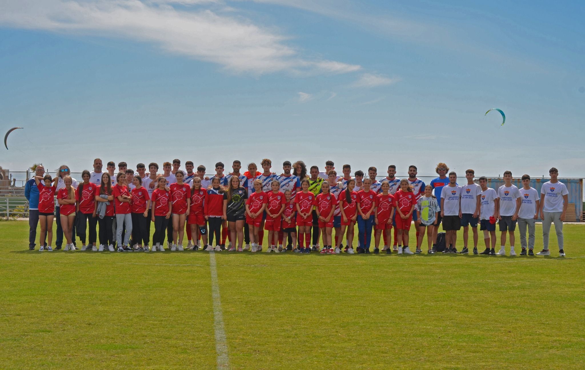 La UD Tarifa golea al Barbate CF (4-1) y ya saborea la permanencia en la Segunda Andaluza