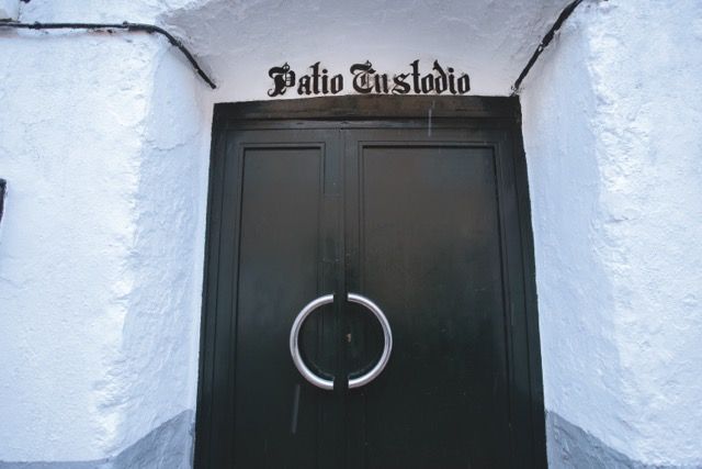Patio Custodio, antigua corrala del barrio de San Isidro. Foto: F.M. Patio Custodio, antigua corrala del barrio de San Isidro. Foto: F.M.