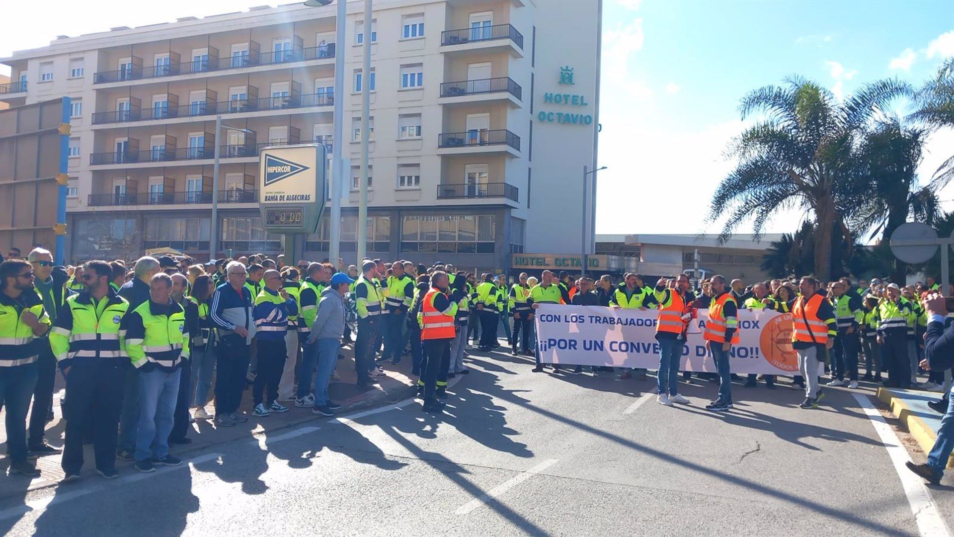 La plantilla de Acerinox, en una manifestación en Algeciras. Foto: EUROPA PRESS - Archivo.