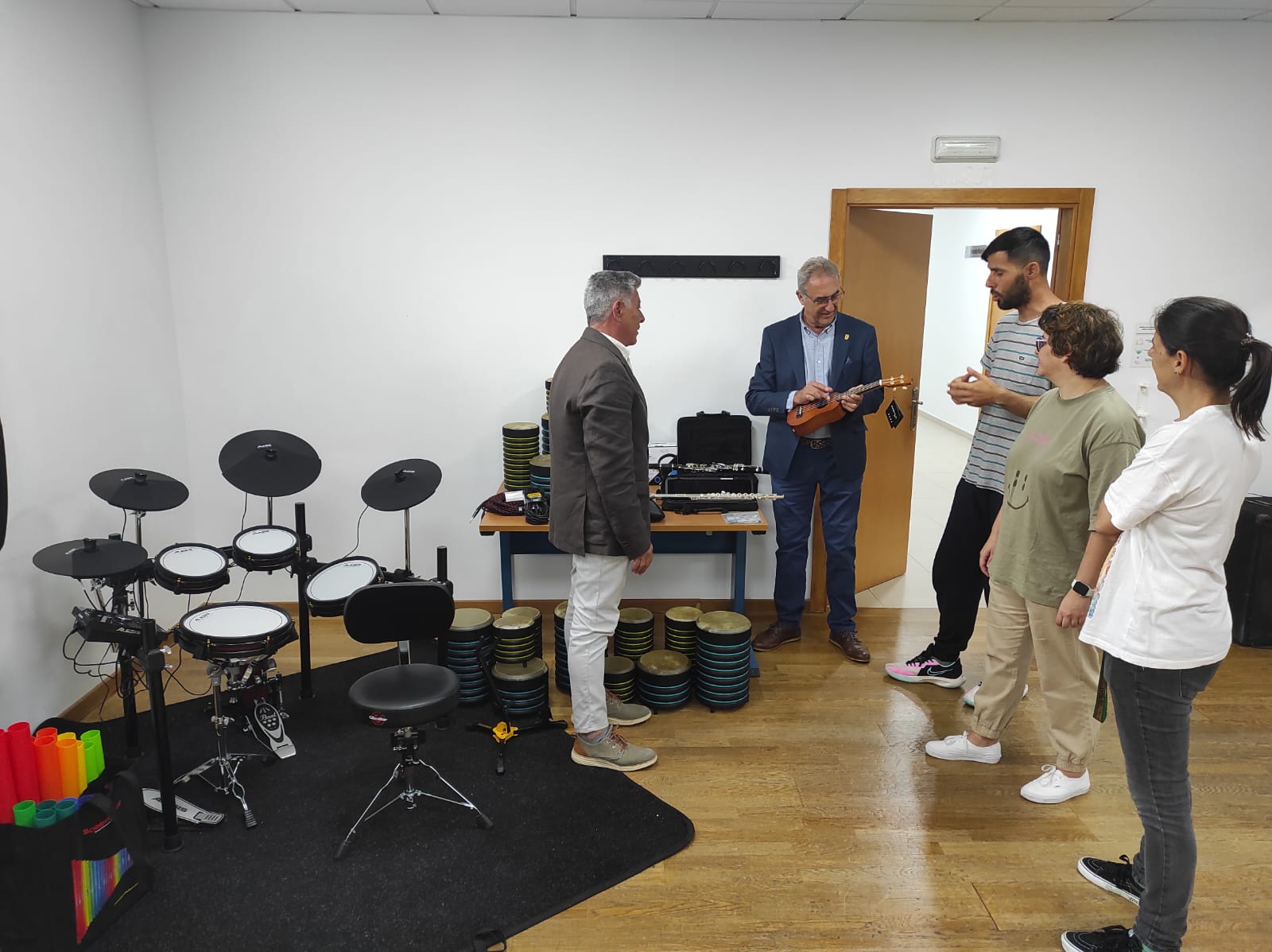 La academia municipal de música de Tarifa incorpora nuevos instrumentos y amplía las disciplinas ofertadas.