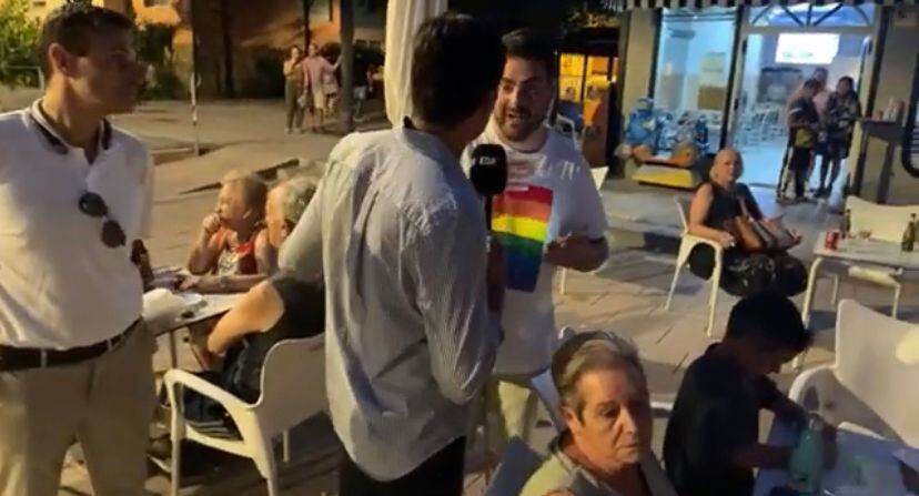 Tomillero, en el acto de Vox, reclamando los derechos del colectivo LGTBI.