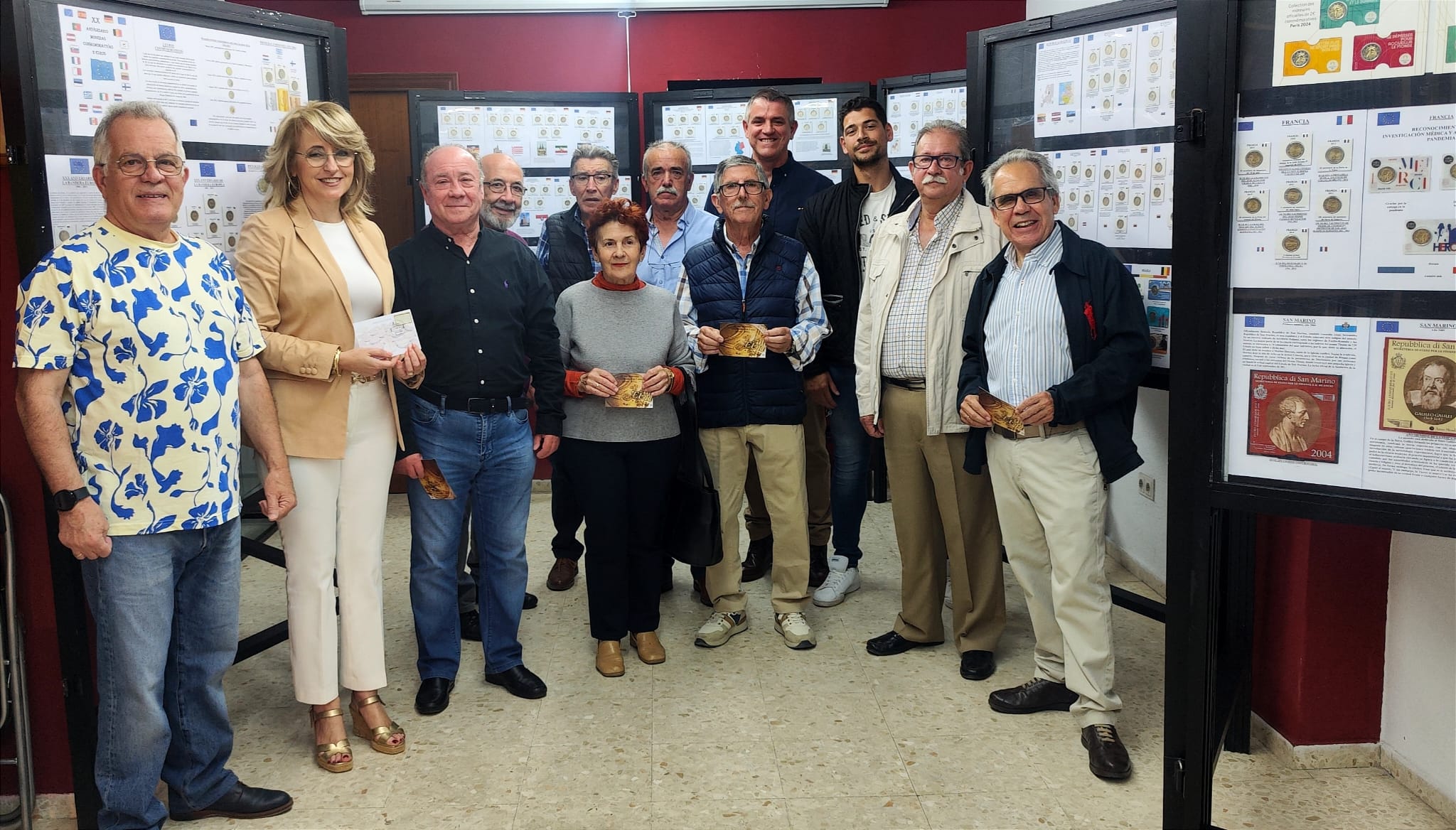 El Grupo Filatélico y Numismático expone '20 años de monedas conmemorativas de 2 euros'.