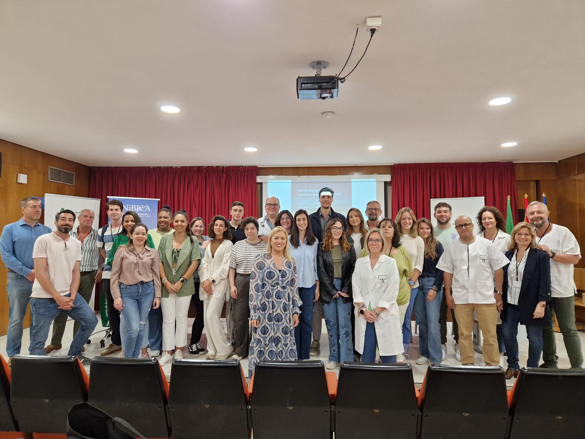 Foto grupo acogida residentes en el Hospital Punta de Europa.