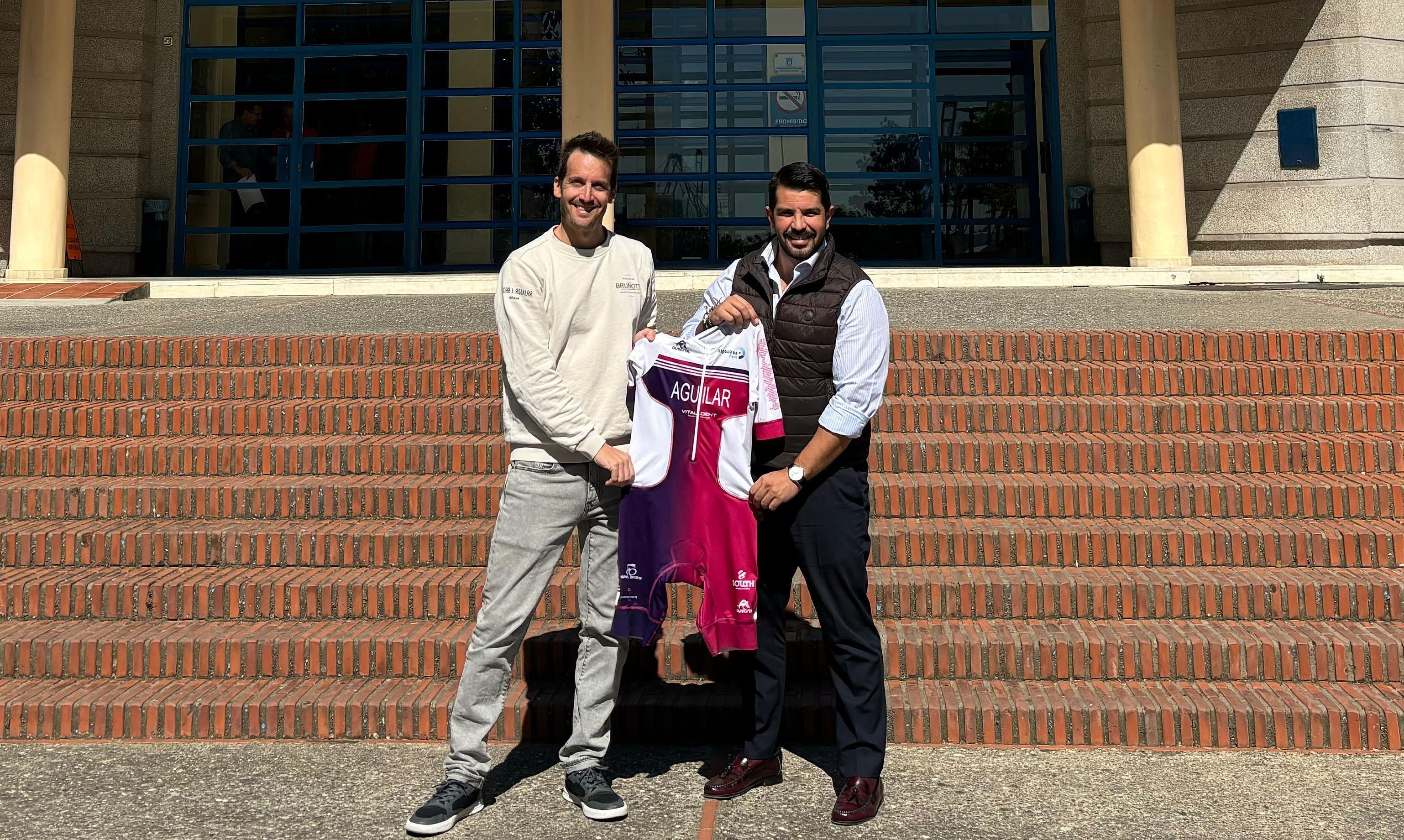 El algecireño Óscar Aguilar se preparada para participar en el Mundial de Ironman