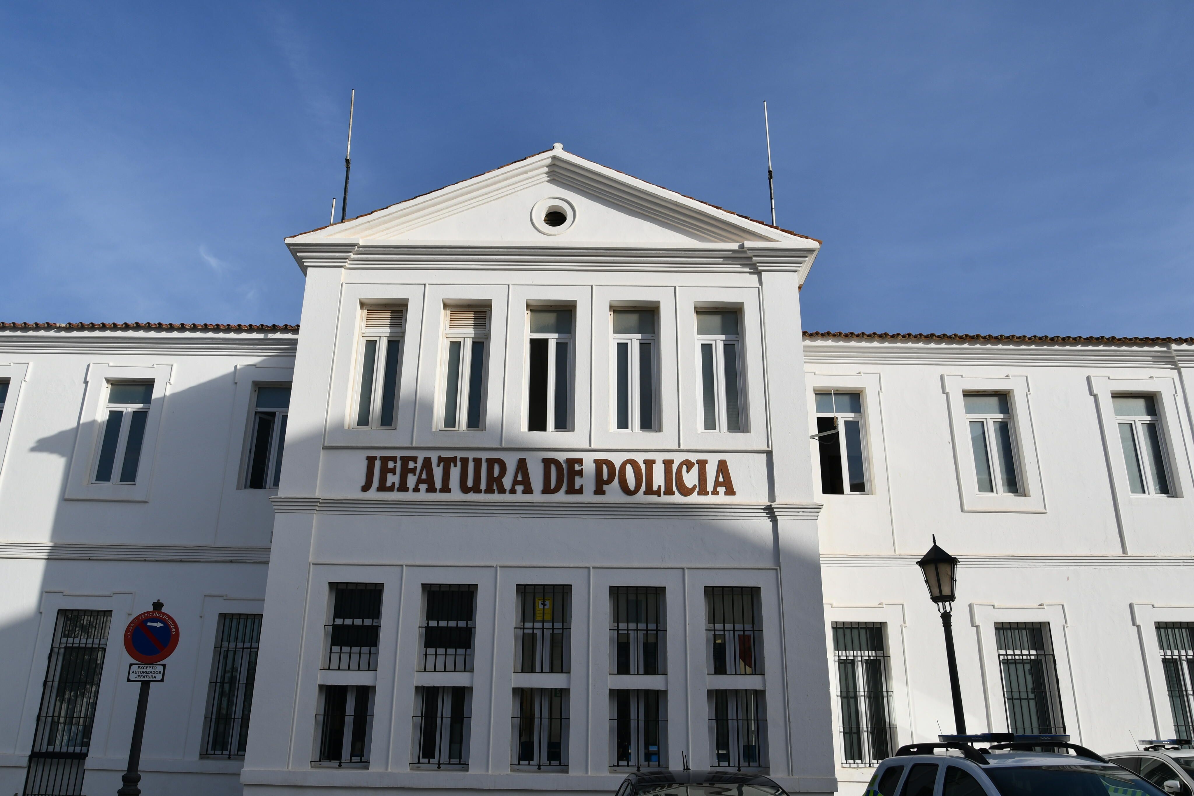 Jefatura. Detenido en San Roque por golpear a su pareja en la calle tras una discusión.