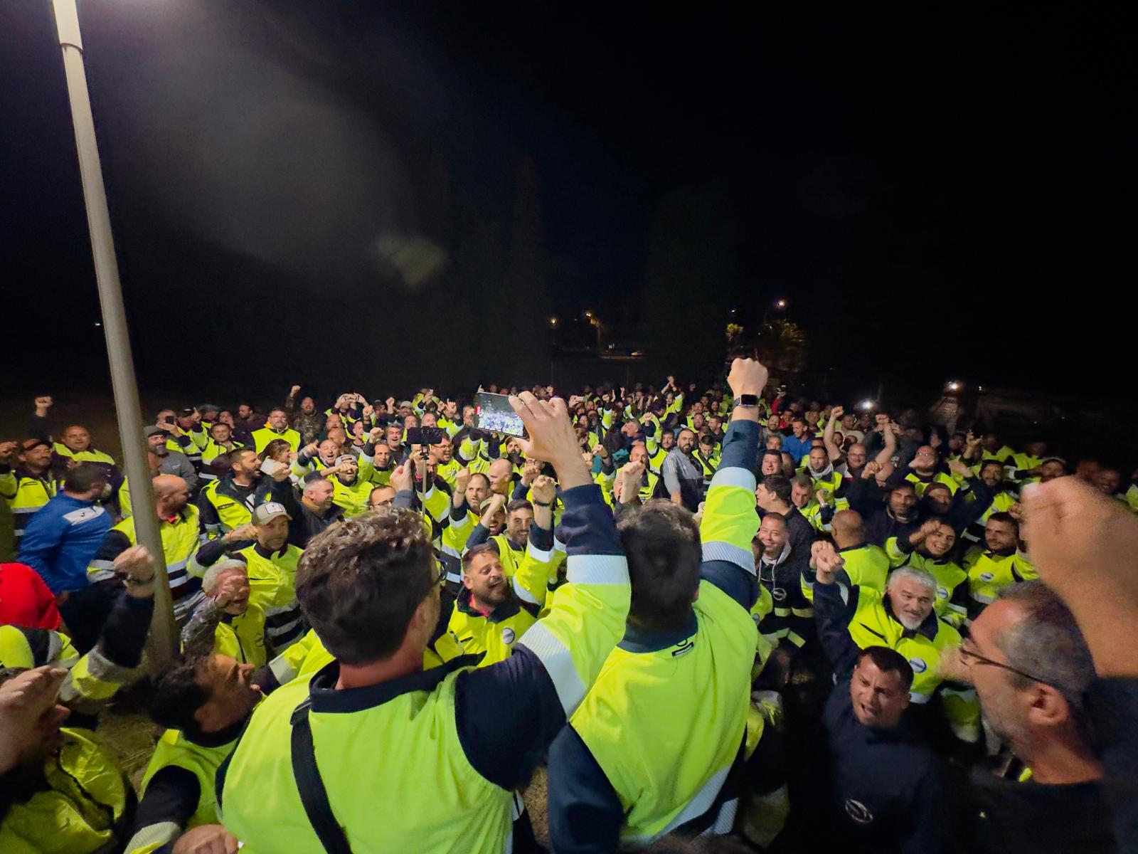 Una de las asambleas de los trabajadores de Acerinox, durante una huelga.