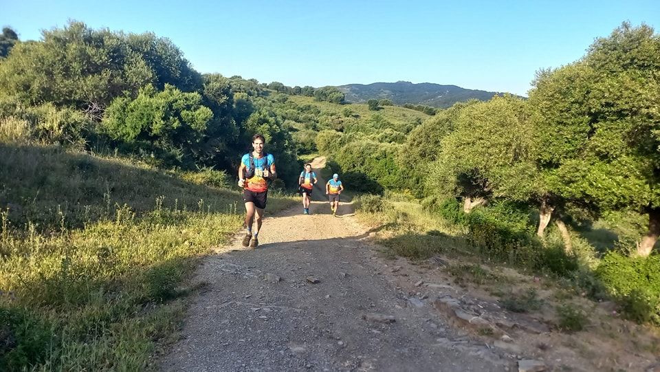 Los organizadores del I ‘Estal Trail CXM Parques del Estrecho’ comprueban el recorrido de la prueba