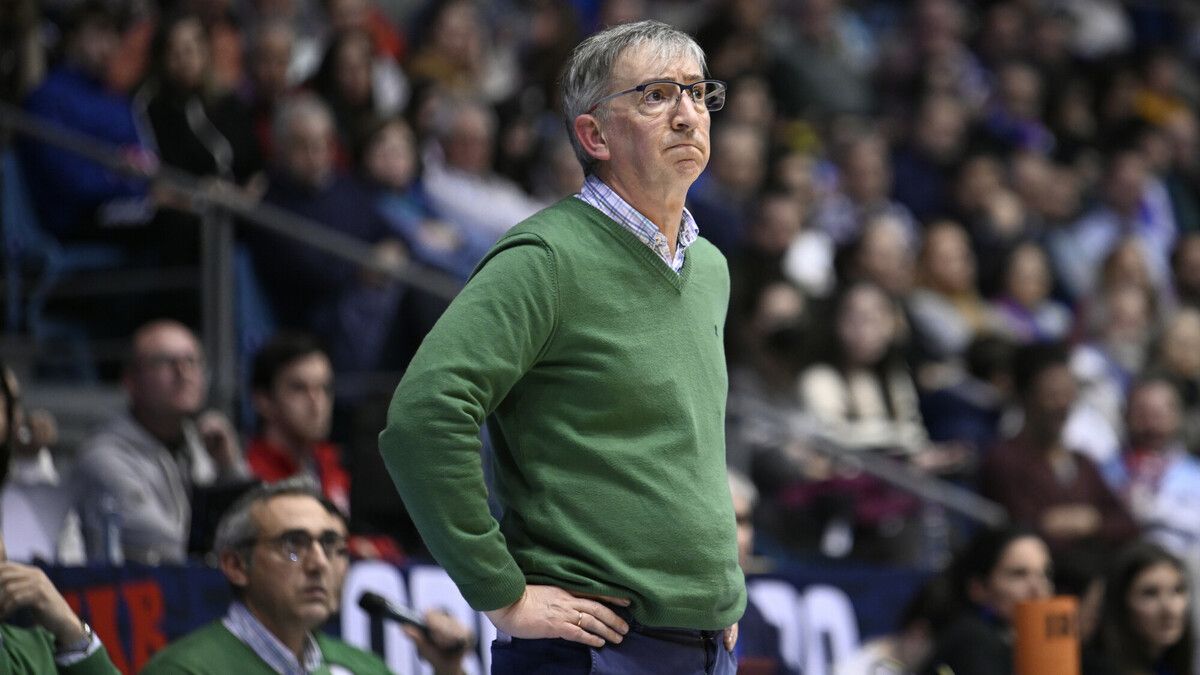 Obradoiro despide 13 años después a Moncho Fernández, ex técnico del Villa de Los Barrios