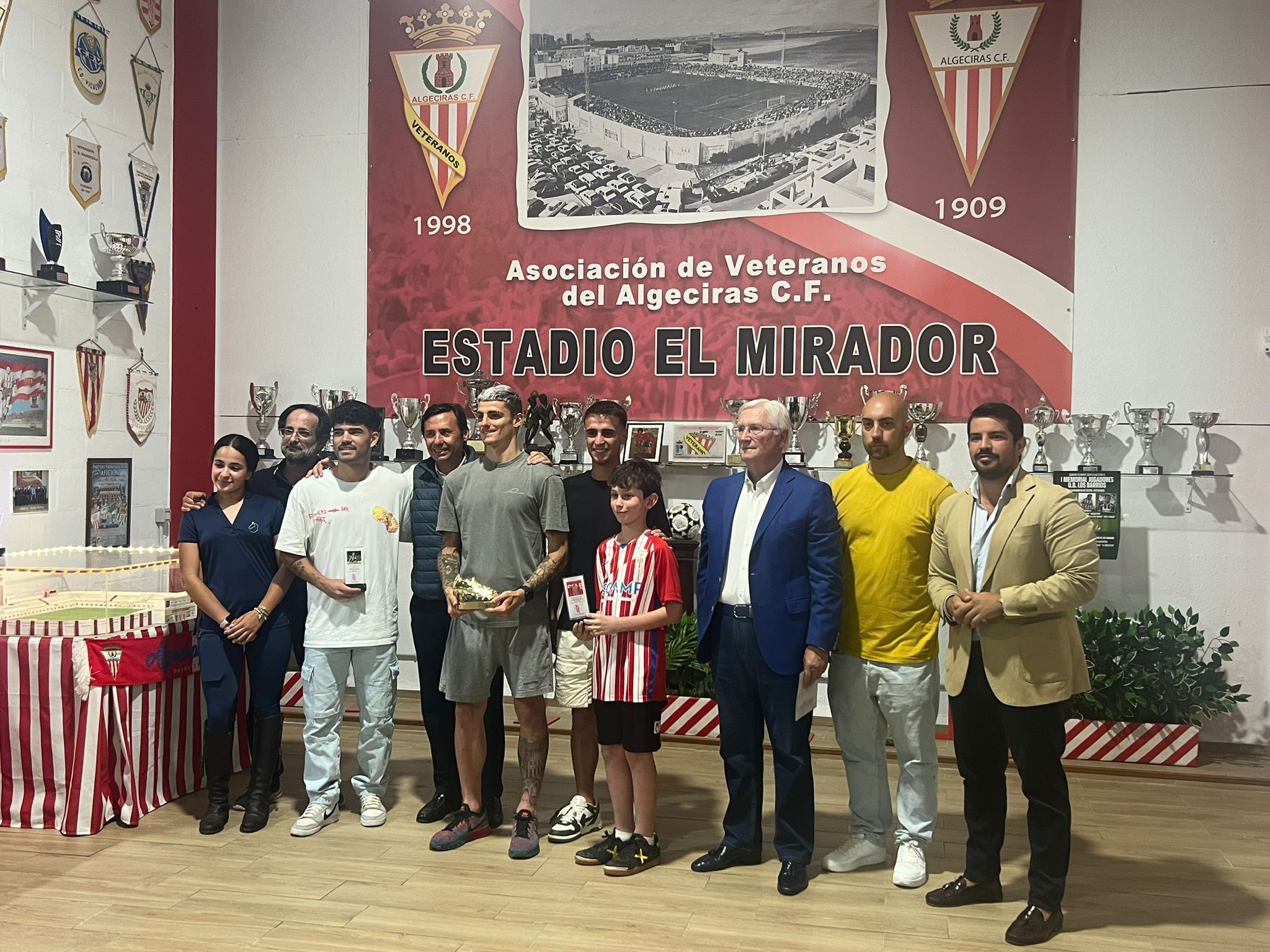 Eric Montes, galardonado con el prestigioso Trofeo 'Joaquín Almela' de Siglo Rojiblanco