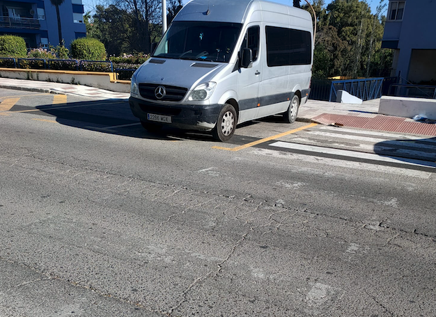 Paso de peatones, borrado, en San José Artesano.