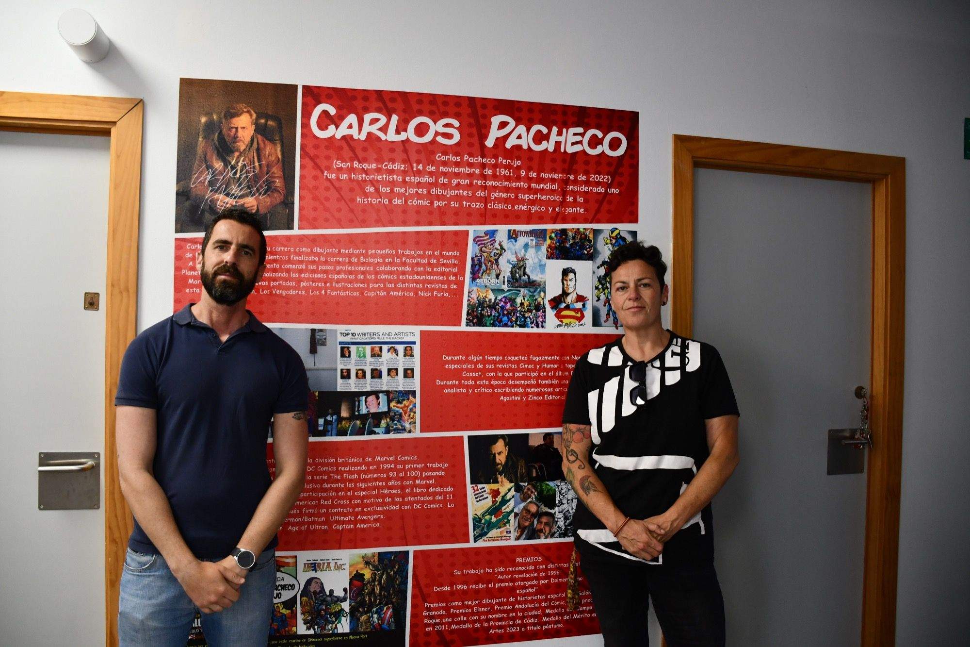 Un mural homenajea a Carlos Pacheco a la entrada del Espacio Joven.