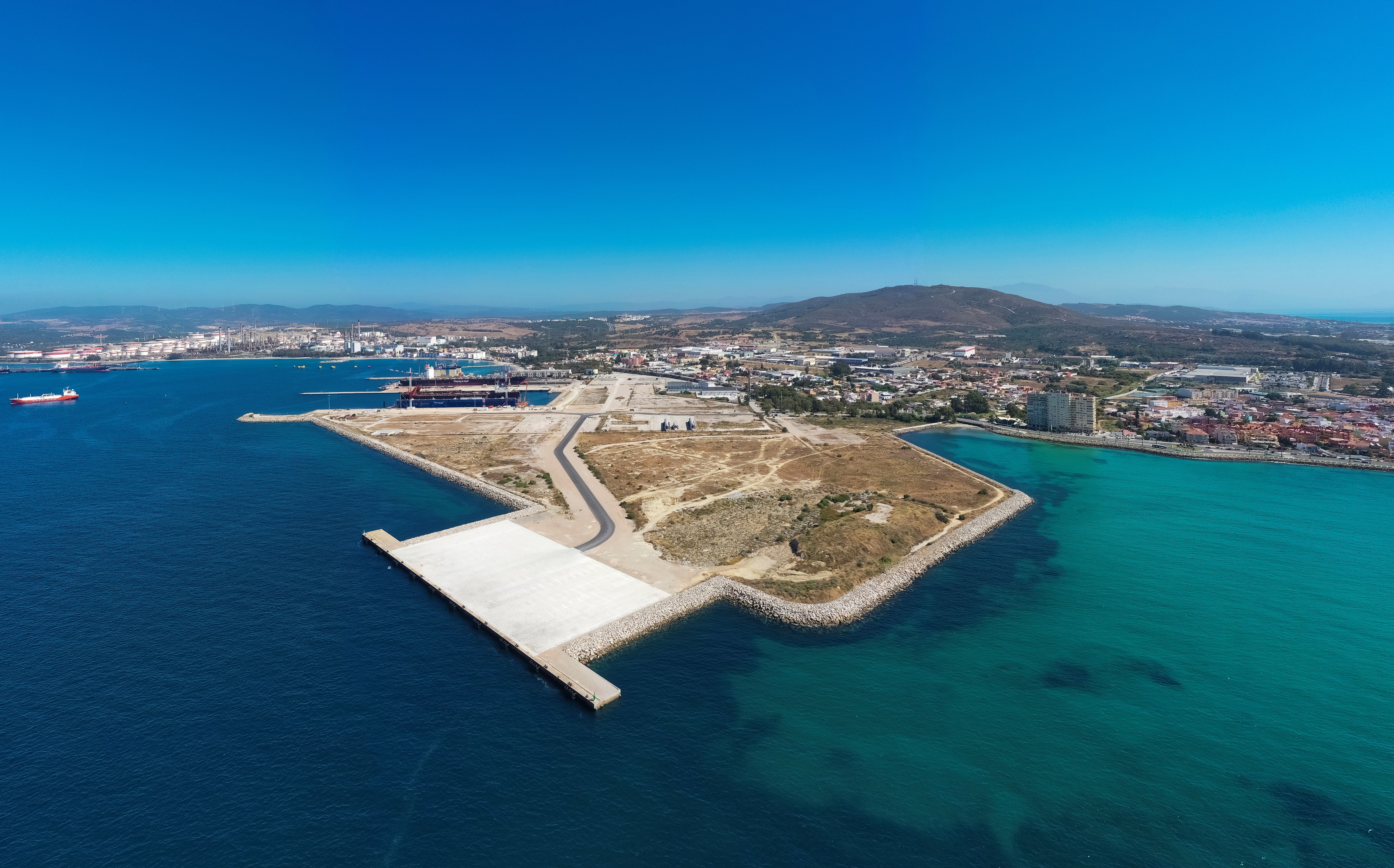 Dársena de Campamento. Aprueban la construcción en Campamento de plataformas convertidoras de energía para parques eólicos