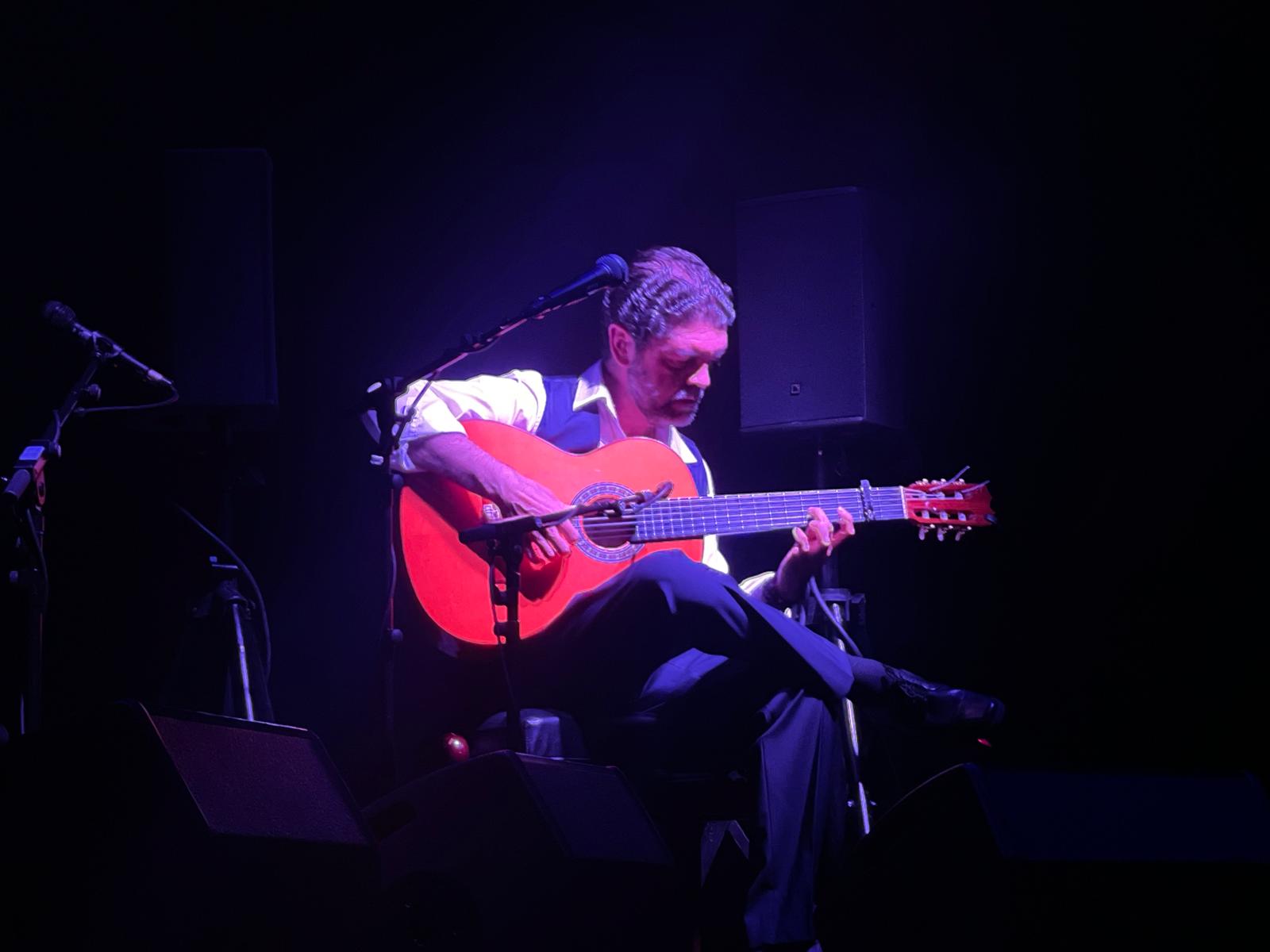 El homenaje de José Carlos Gómez al Maestro resuena en La Línea. Foto: Sofía Furse. 