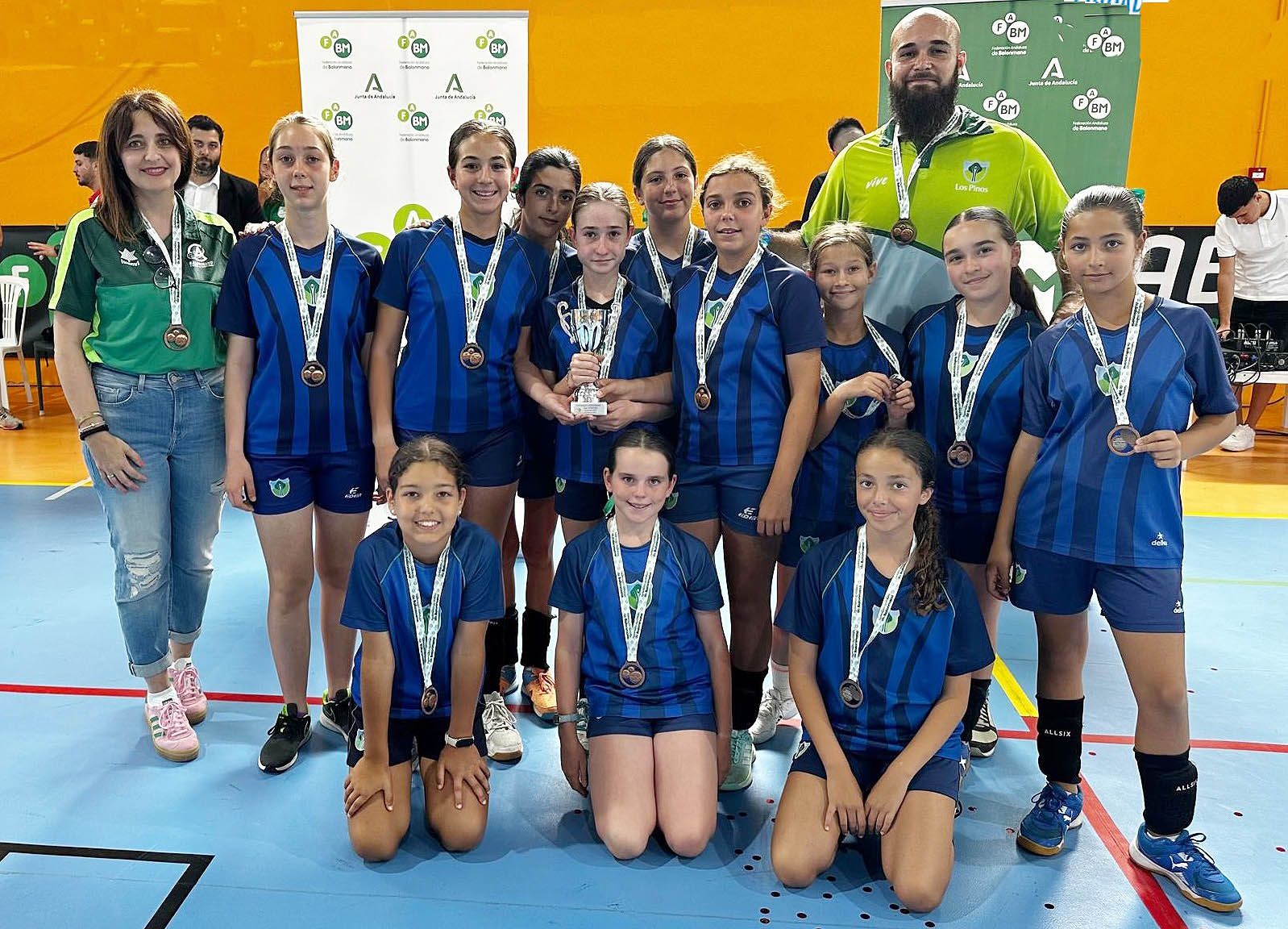 Medalla de bronce para las alevines del BM Los Pinos en la Copa de Andalucía