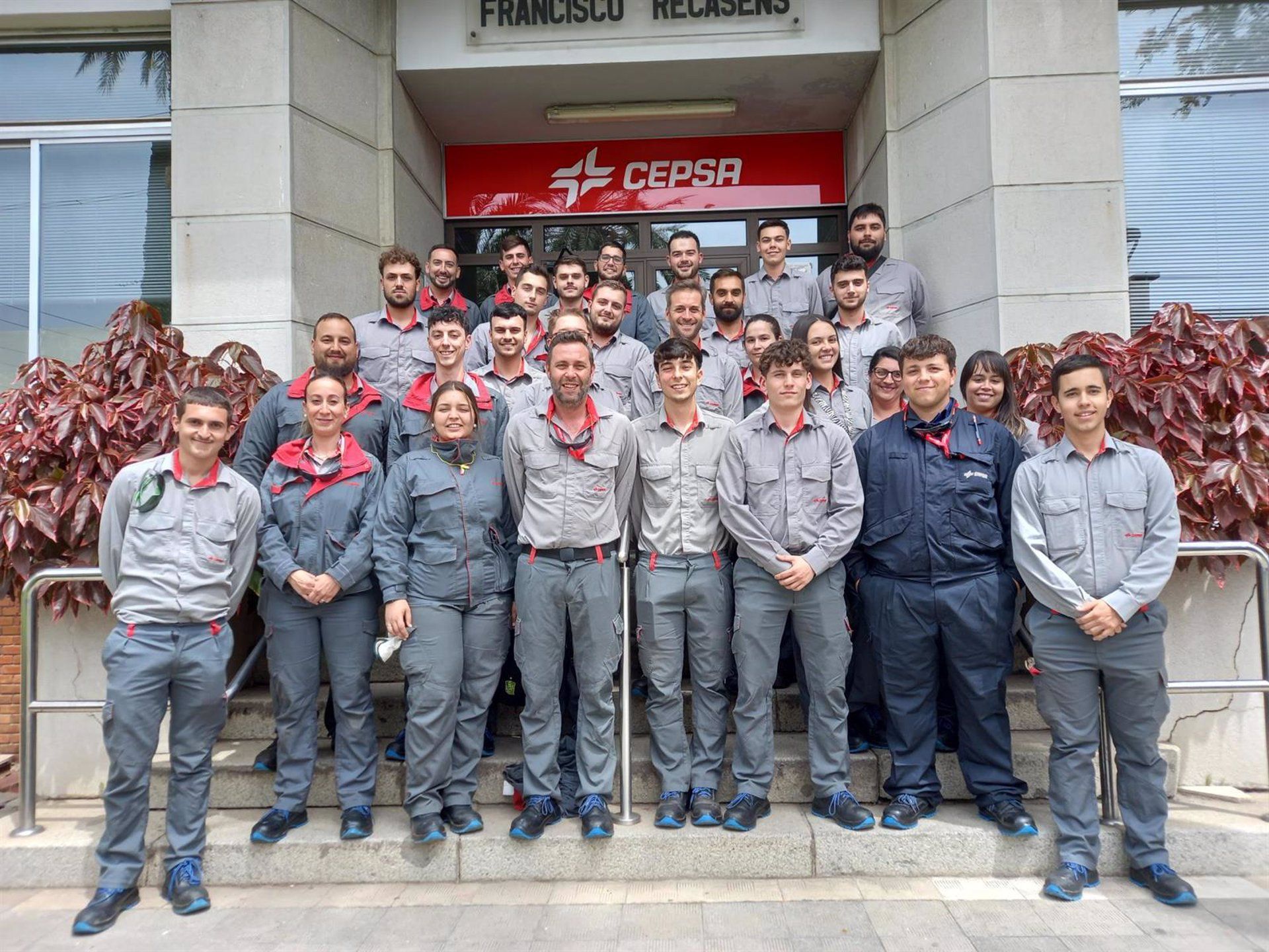 Una veintena de estudiantes completarán su formación con prácticas en la planta de Cepsa en San Roque