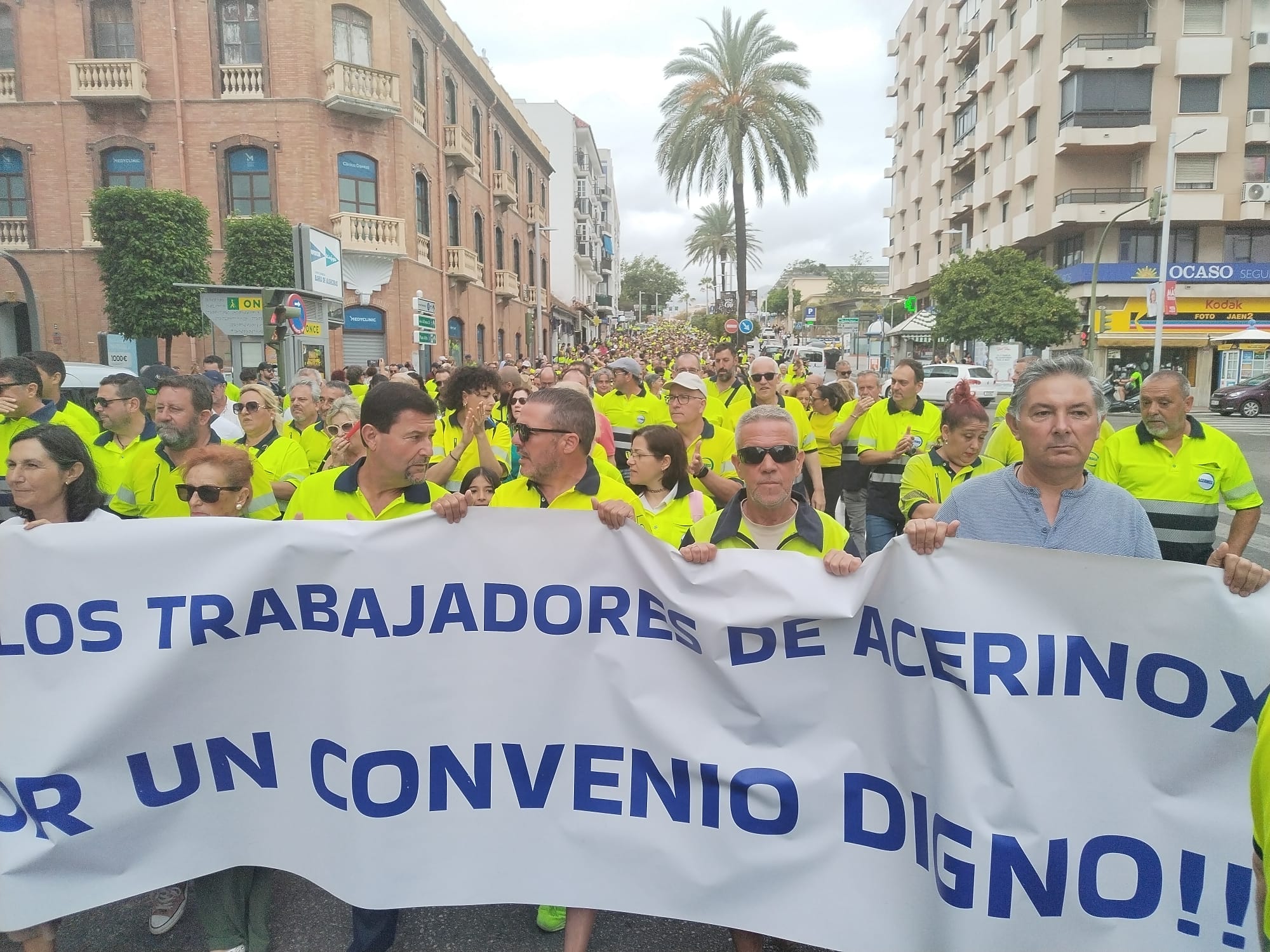 La plantilla de Acerinox no da "ni un paso atrás" y 2.000 voces piden a la empresa que "recapacite".