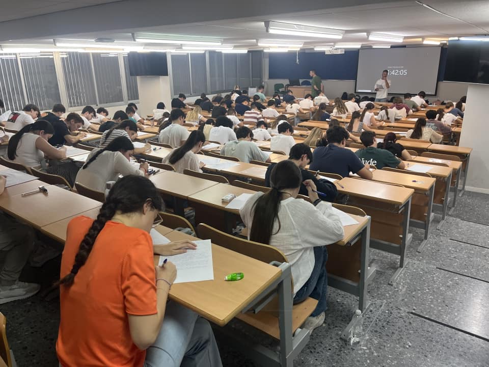 Imágenes de archivo de una prueba de Selectividad en el Campo de Gibraltar. Las notas de la PAU de este año se conocerán el 12 de junio y la primera adjudicación de plazas será el 3 de julio