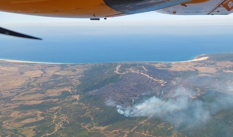Imagen aérea del incendio de Tarifa. Foto: Infoca. 