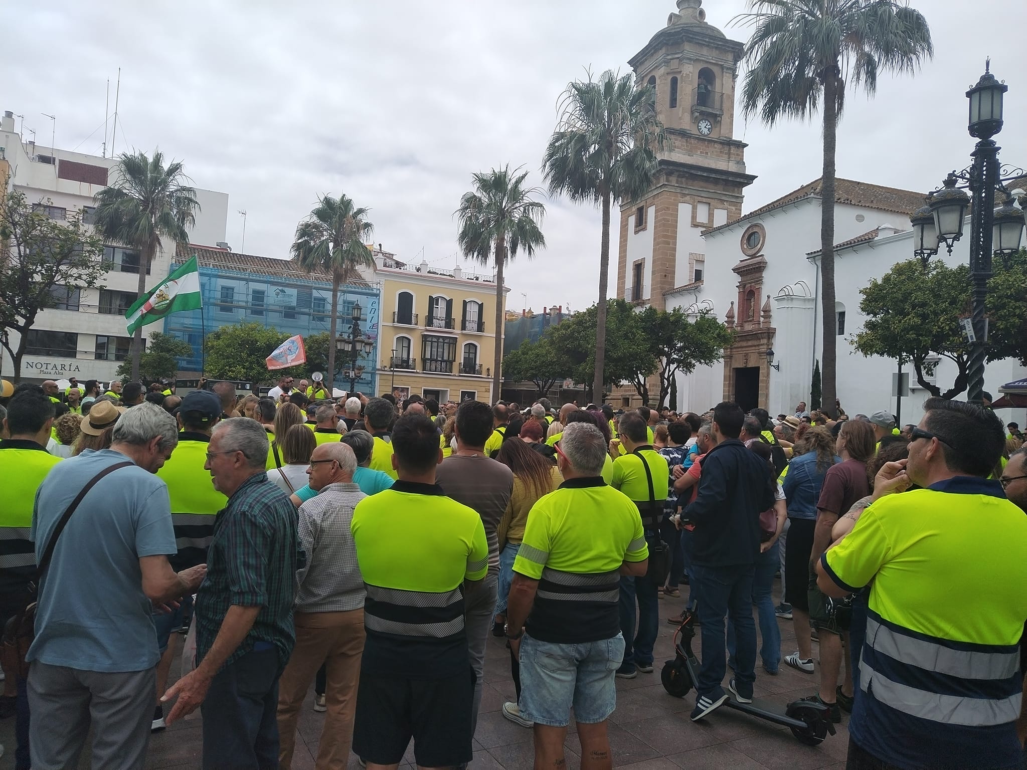 Trabajadores de Acerinox, en la última manifestación en la Plaza Alta. Foto: M.A.B.