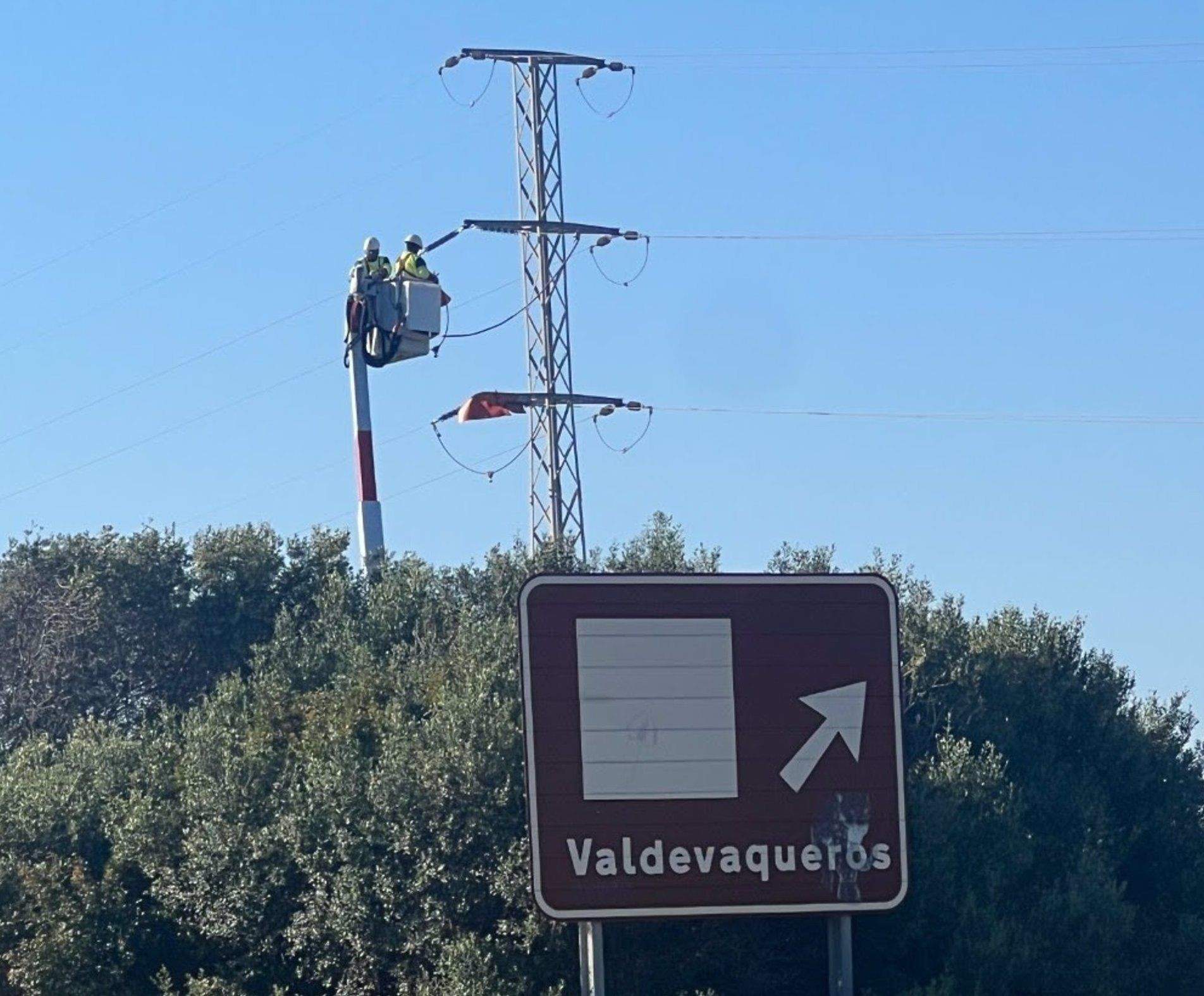Endesa refuerza la red eléctrica de las zonas rurales de Tarifa.